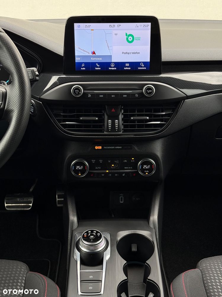 Ford Focus 1.0 EcoBoost Hybrid ST-LINE DESIGN - 19