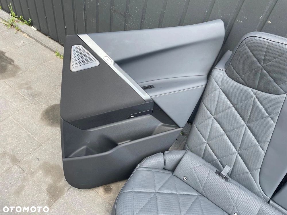 FOTELE TAPICERKA SPORT WENTYLOWANE ELEKTRYCZNE SKÓRA PERFORACJA BMW iX I20 - 13