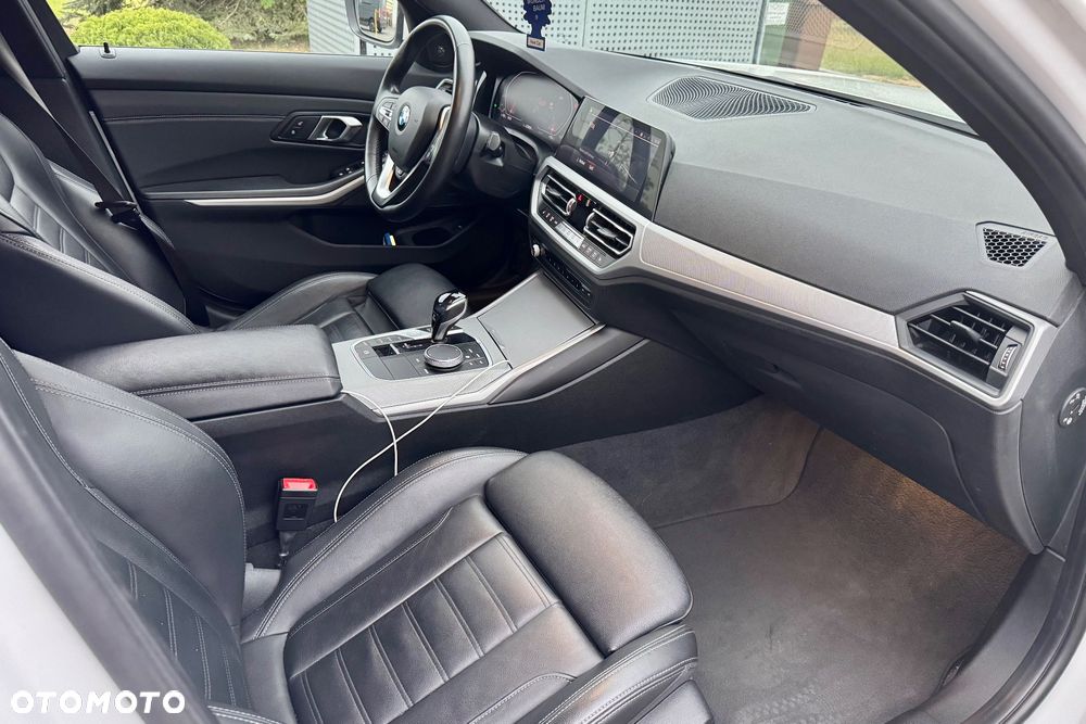 BMW Seria 3 330i Sport Line - 14