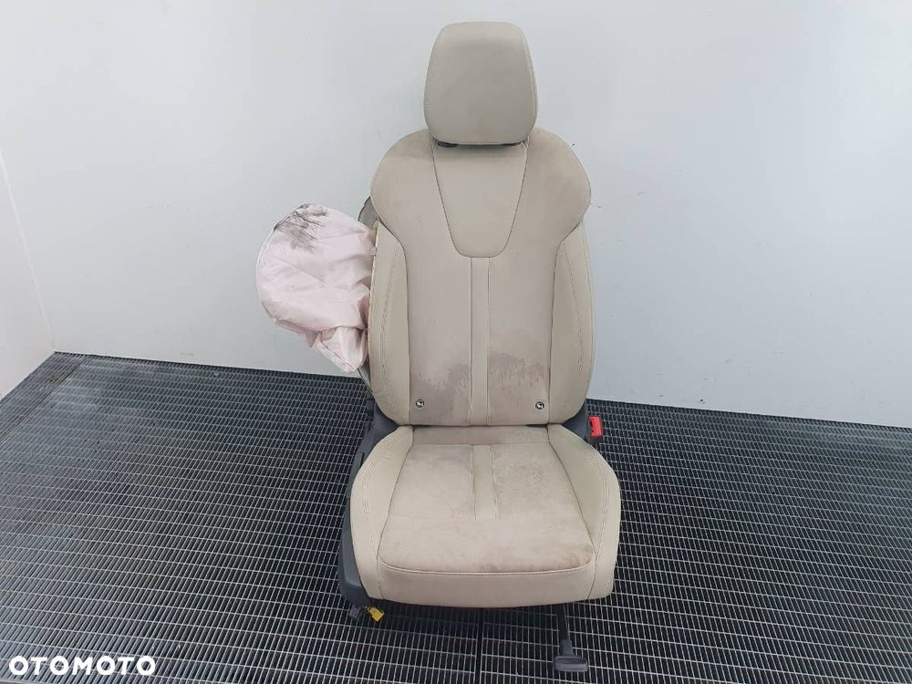 FOTEL PRZÓD PRZEDNI PRAWY PASAŻERA SKODA OCTAVIA IV EU WYSTRZELONY - 1