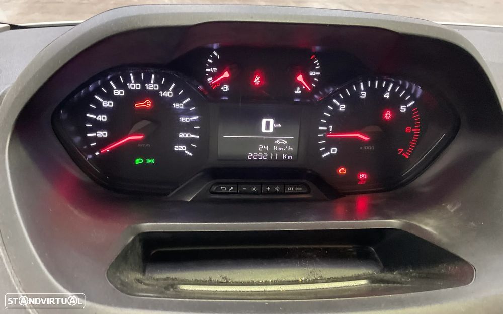 Citroën C4 X 1.5 BlueHDi Plus EAT8 - 13