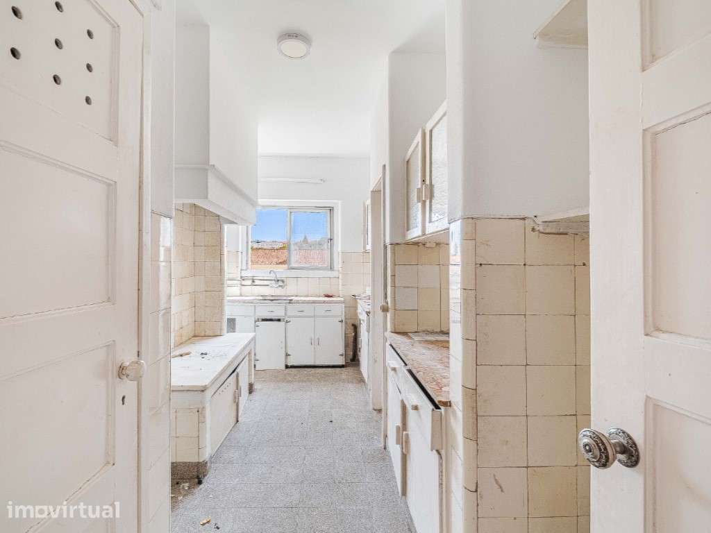 Apartamento T4 para Remodelação Total em Alvalade - Lisboa - Grande imagem: 2/48
