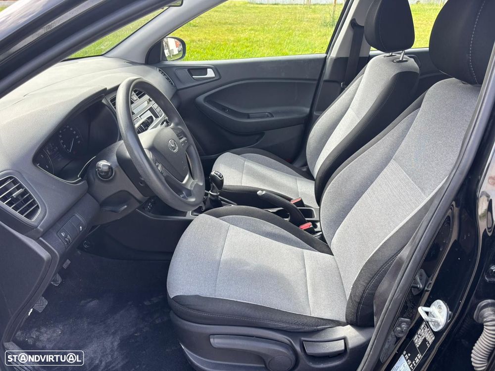 Hyundai i20 1.1 CRDi Access+Bluetooth+Comandos no Volante - 19