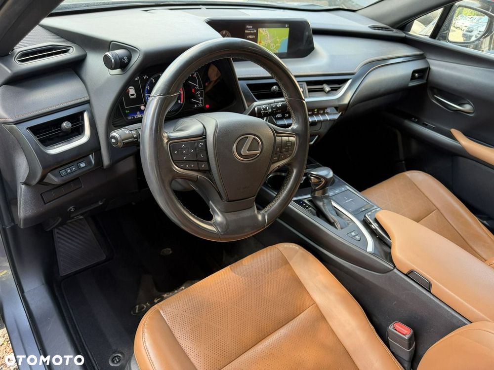 Lexus UX - 7