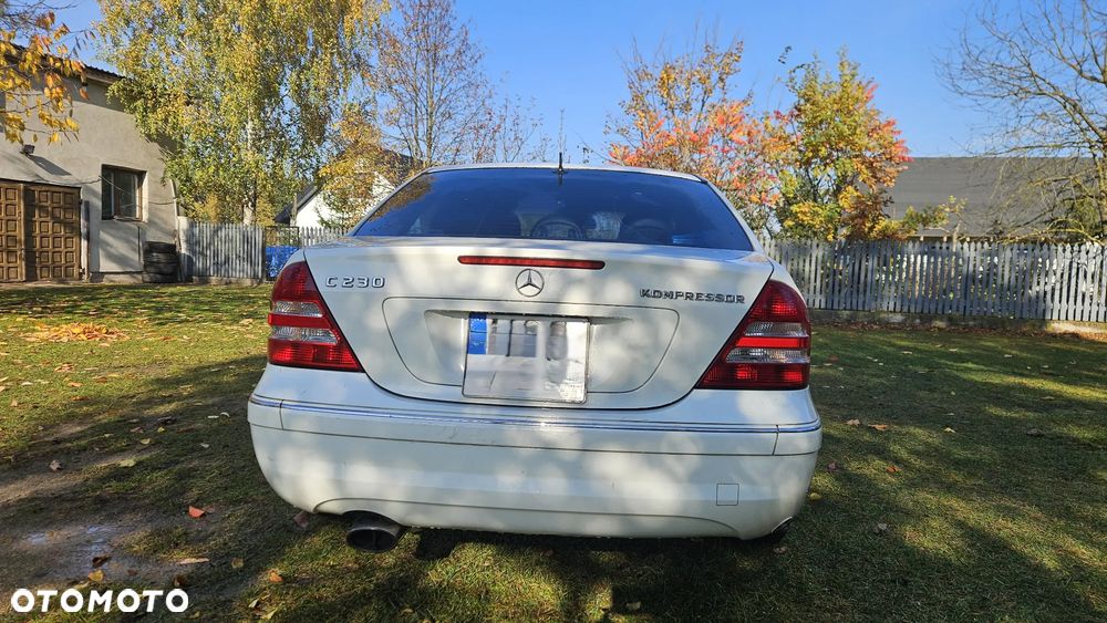 Mercedes-Benz C-Class 2005 photo 5