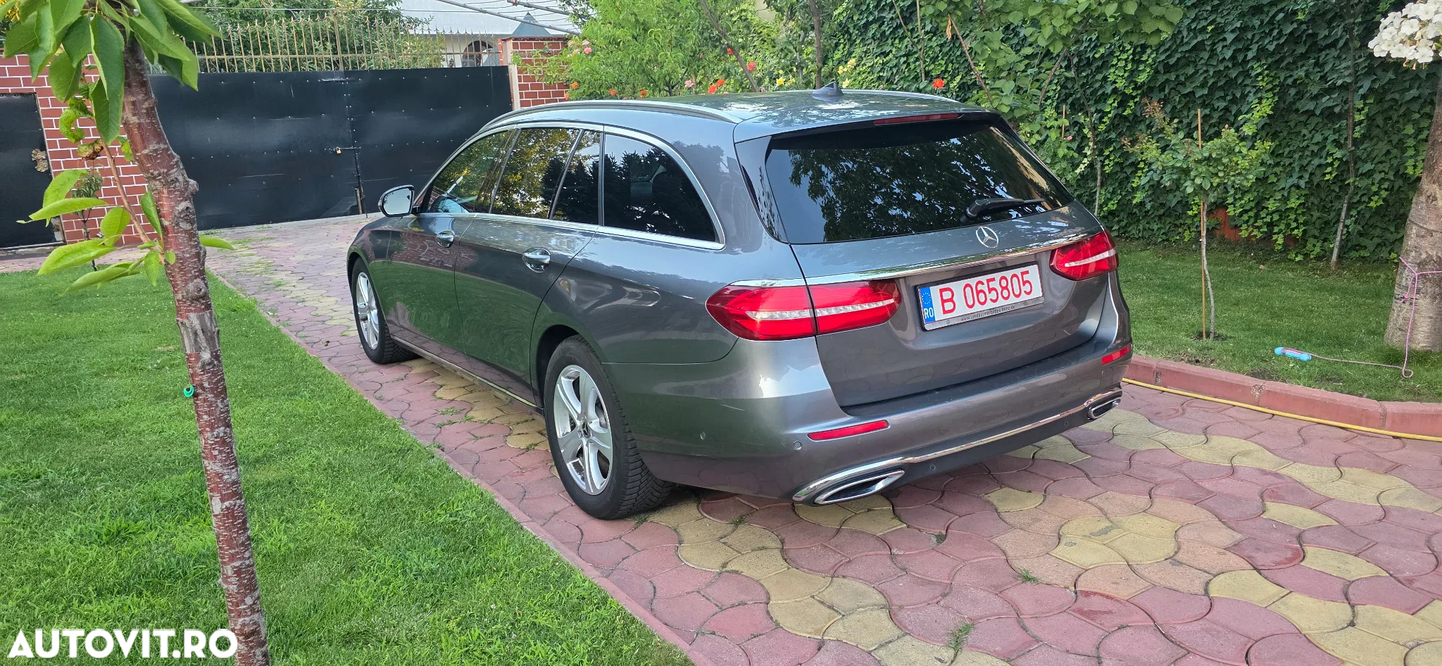 Mercedes-Benz E 200 d T 9G-TRONIC Avantgarde - 4