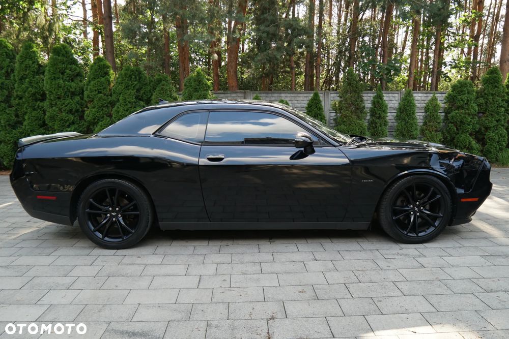Dodge Challenger - 2