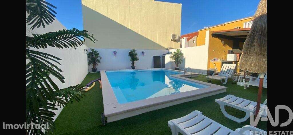 Moradia geminada T6 em Galveias de 379 m2 - Grande imagem: 2/25