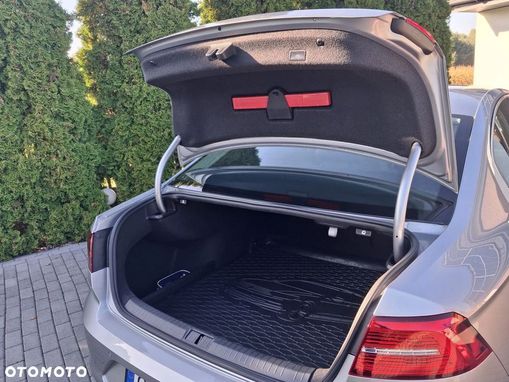 Volkswagen Passat - 19