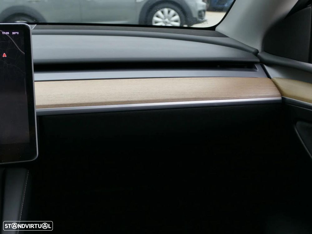 Tesla Model Y Standard - 32