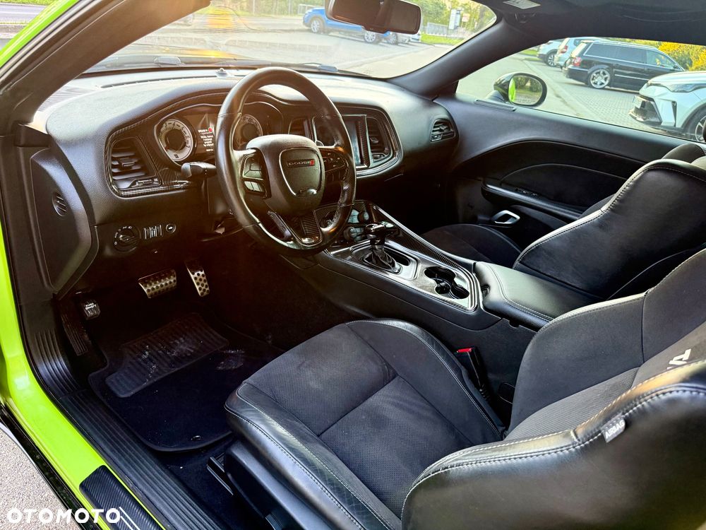 Dodge Challenger - 8