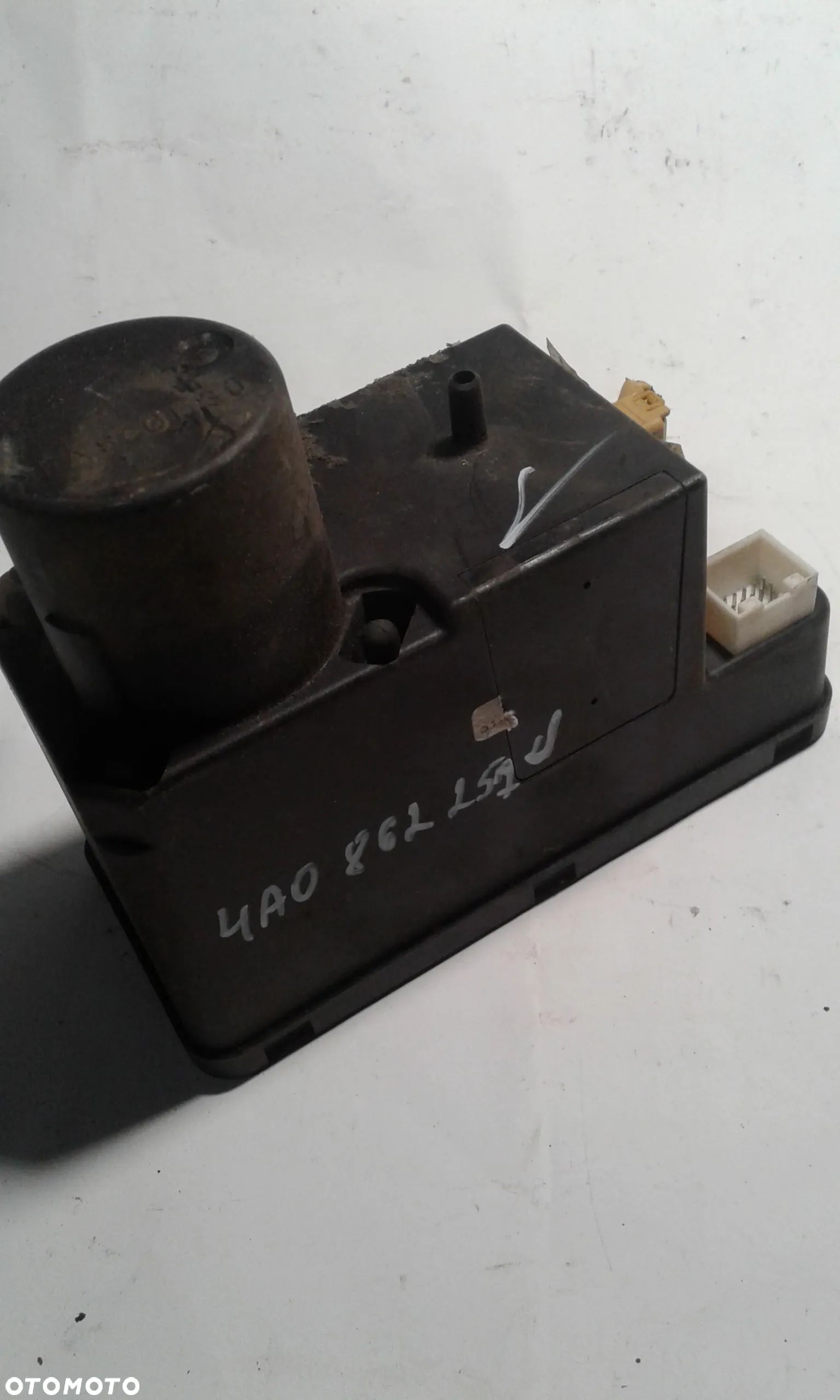 POMPKA ZAMKA CENTRALNEGO AUDI A4 B5 4A0862257J - 1