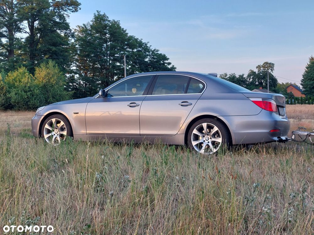 BMW Seria 5 520i - 11