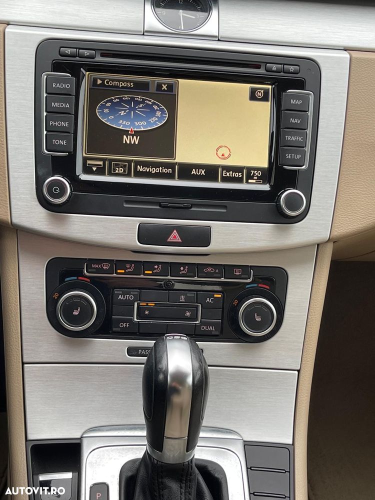 Volkswagen Passat 2.0 TDI Blue TDI DSG Comfortline - 11
