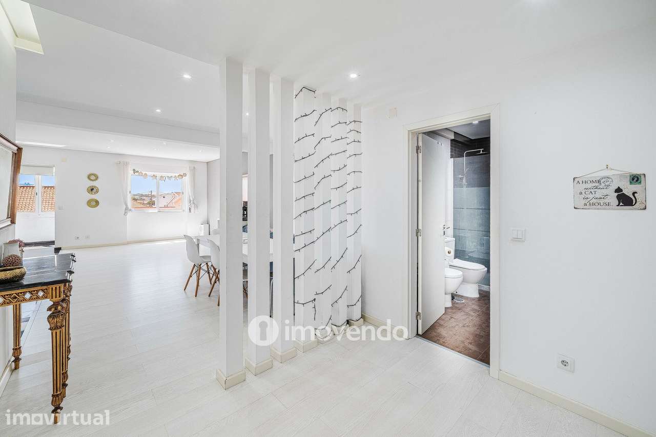 Apartamento T2 luminoso, totalmente remodelado, em Corroios - Grande imagem: 2/33