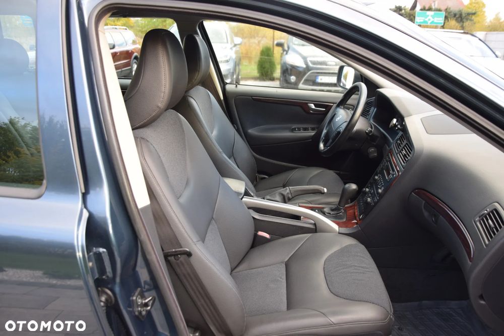 Volvo XC 70 AWD Momentum - 28