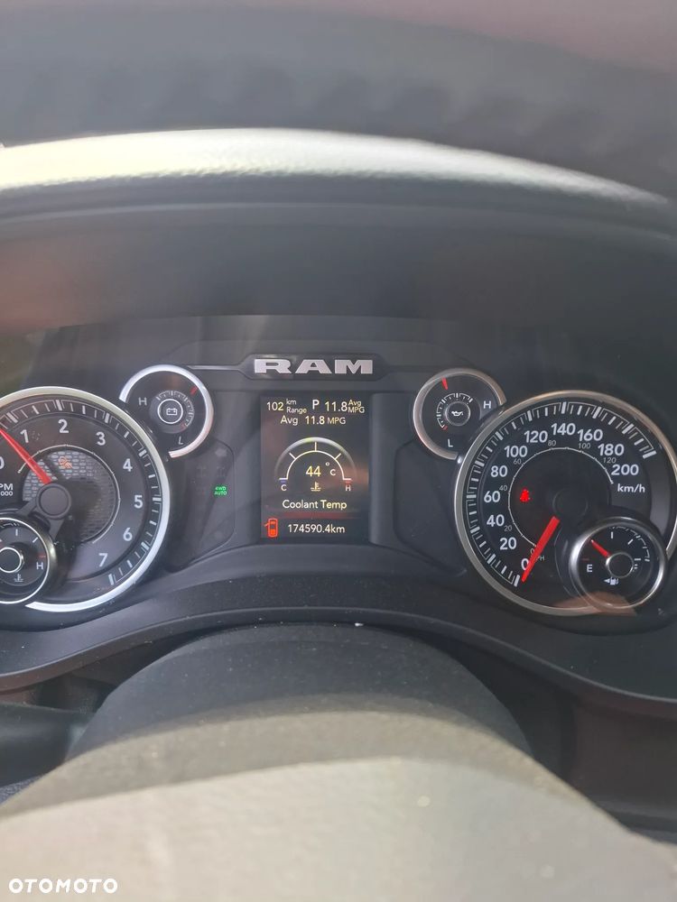 RAM 1500 5.7 Crew Cab Bighorn - 10