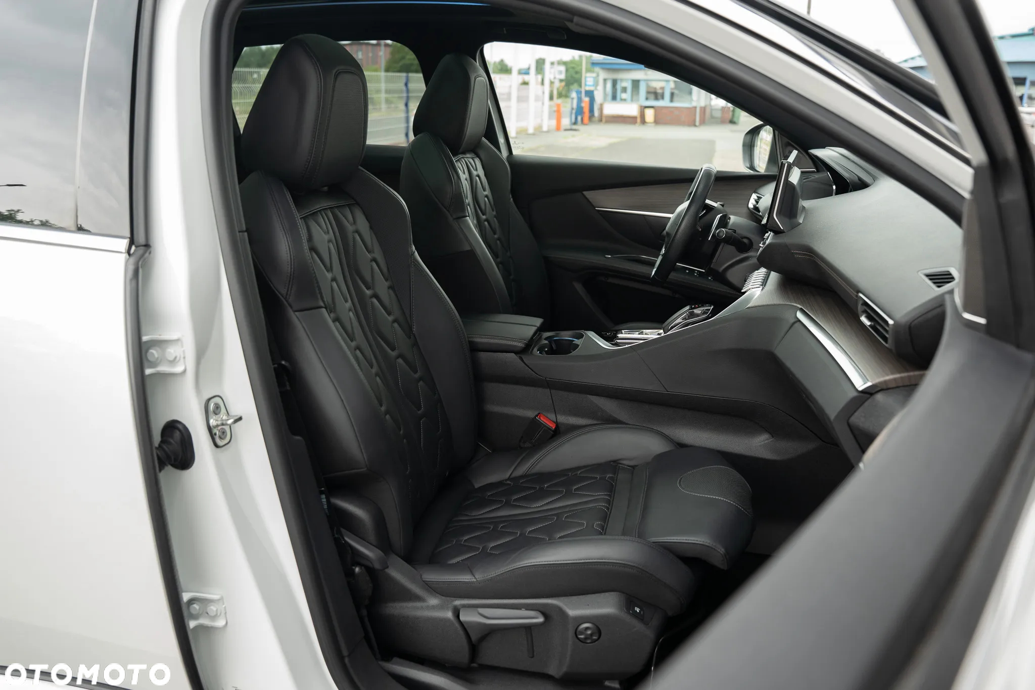 Peugeot 3008 Hybrid4 300 e-EAT8 GT - 22