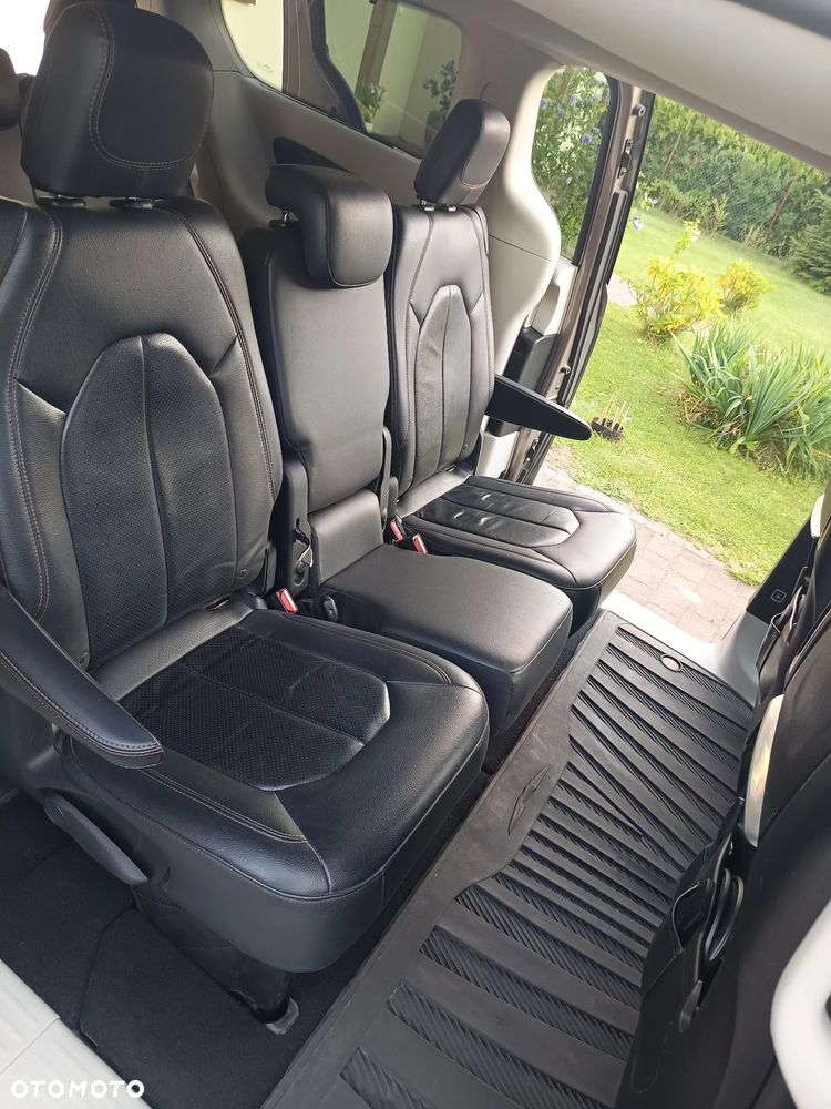Chrysler Pacifica - 17