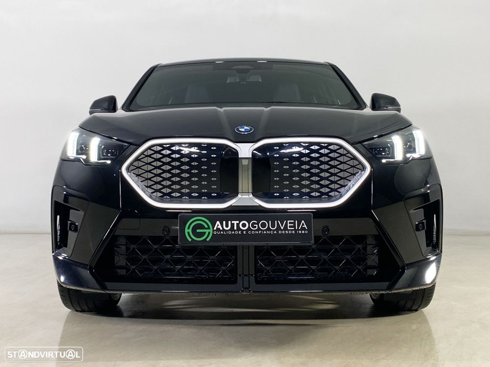 BMW iX2 eDrive20 Pack Desportivo M - 2