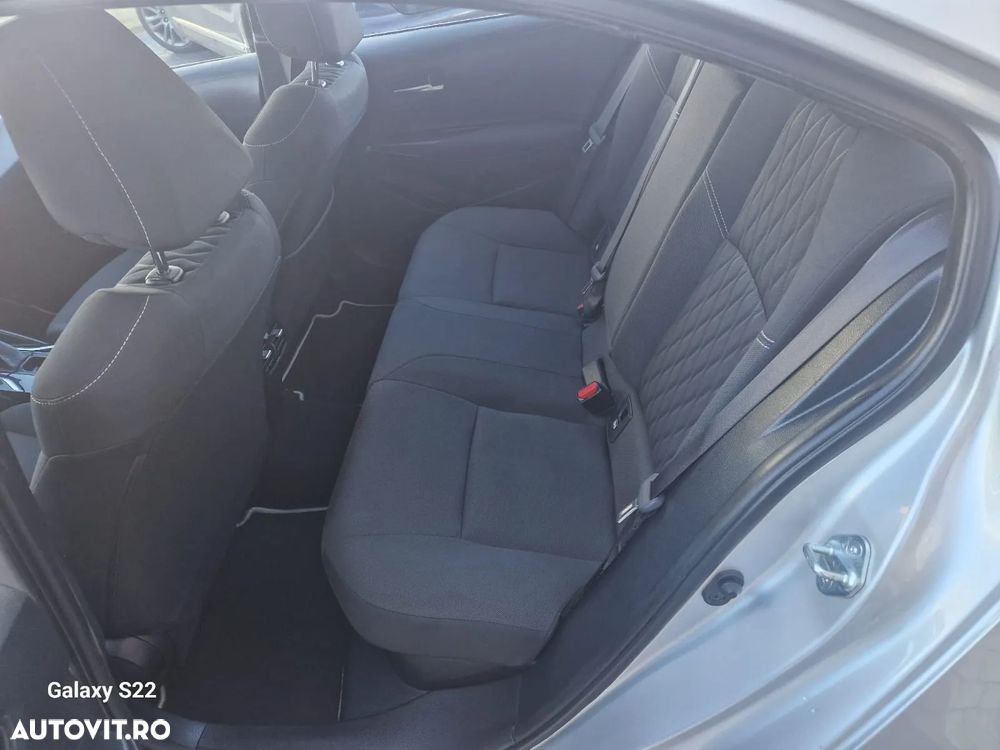 Toyota Corolla Sedan 1.8 HSD Business - 18