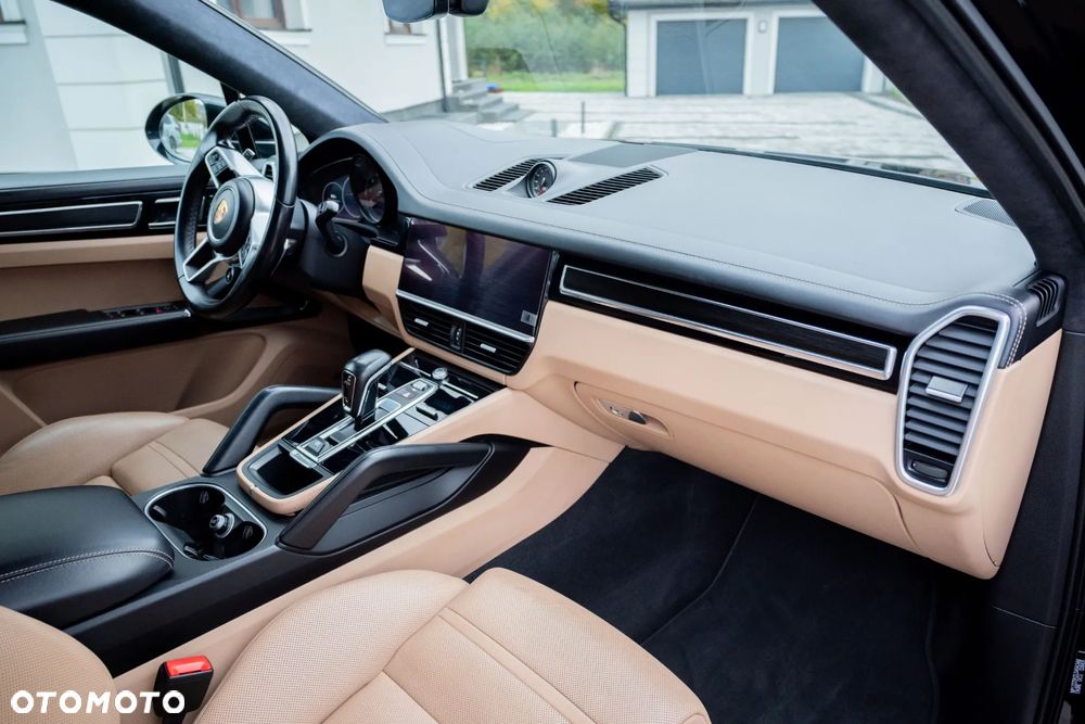 Porsche Cayenne Coupe GTS - 8