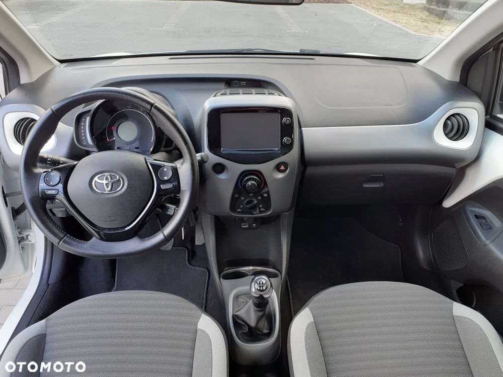 Toyota Aygo x-play connect - 14