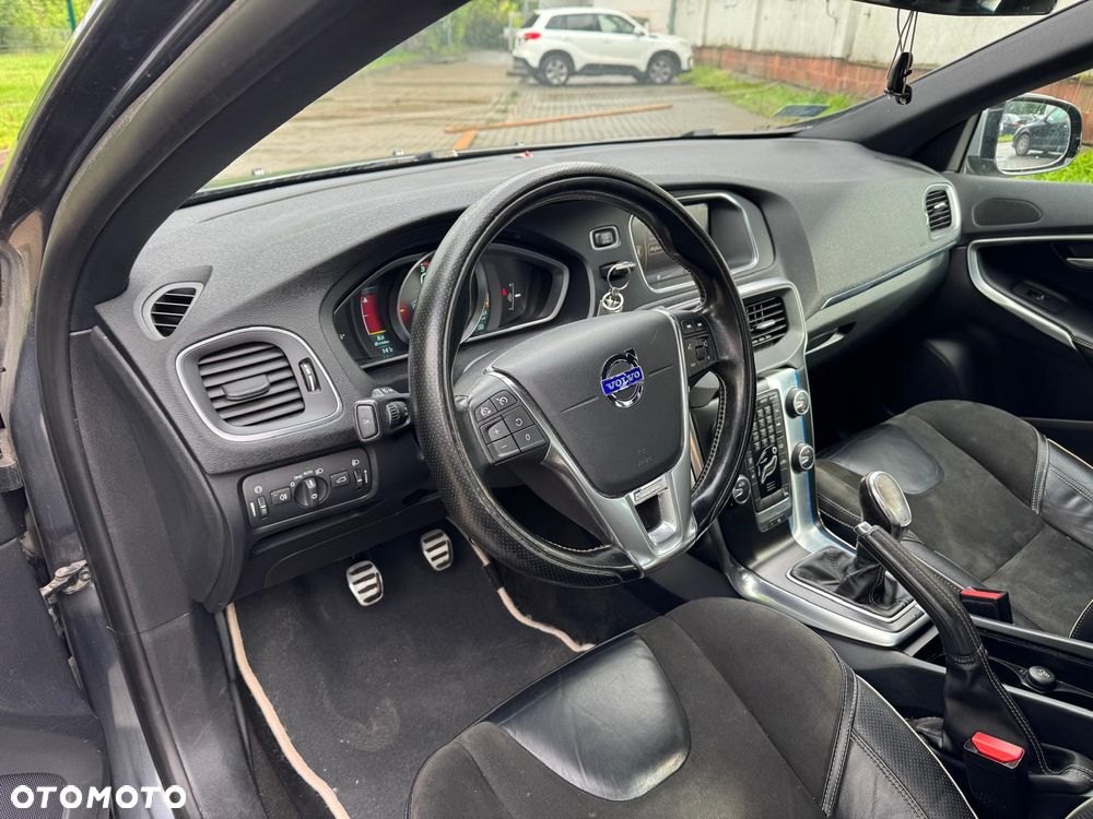 Volvo V40 D2 R-Design - 8