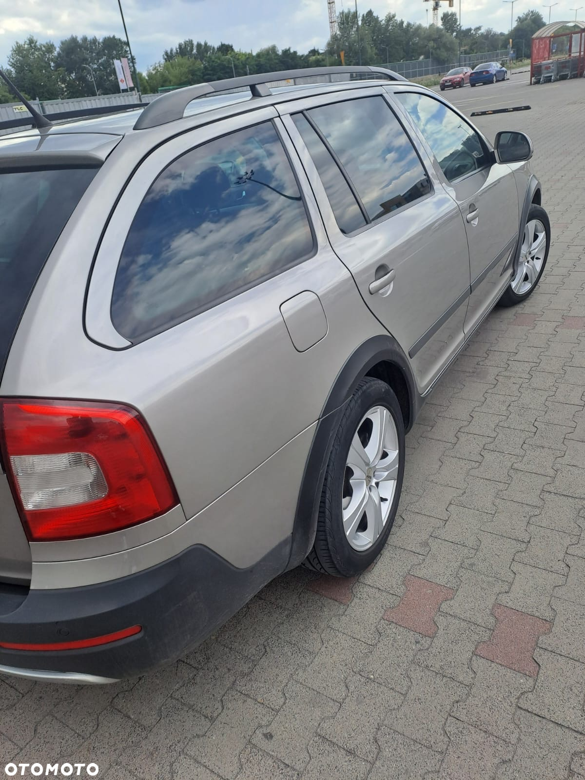 Skoda Octavia Combi 2.0 TDI DPF 4x4 Scout - 6