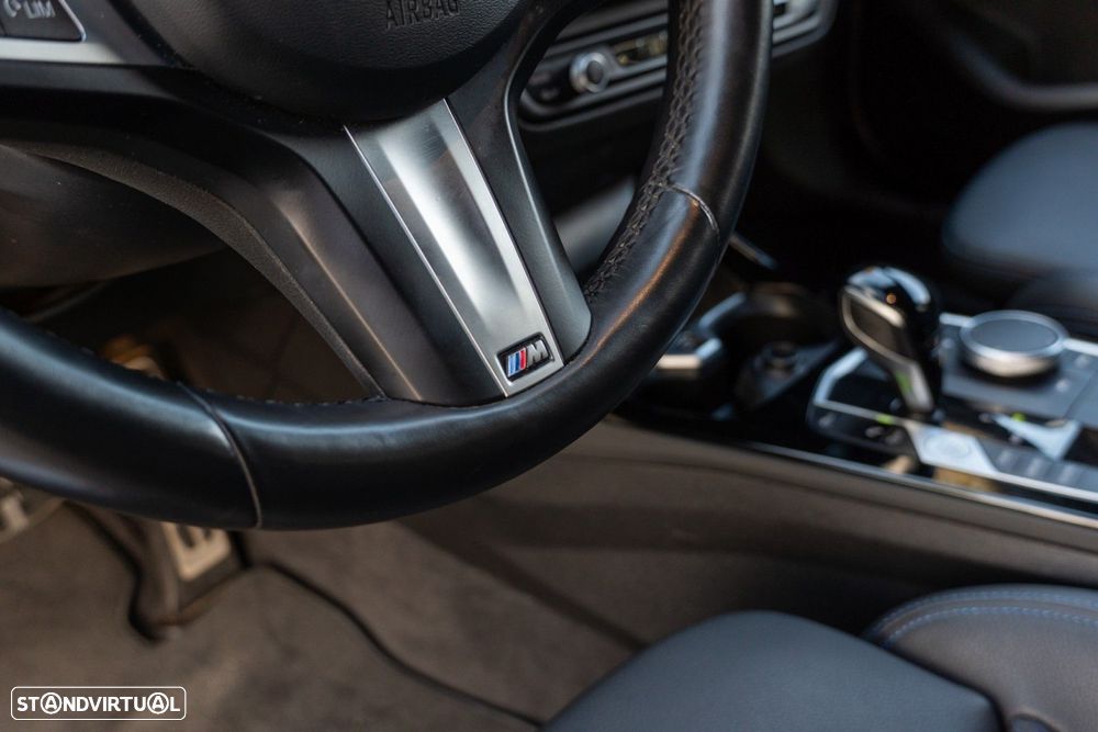 BMW 116 d Pack Desportivo M Auto - 36