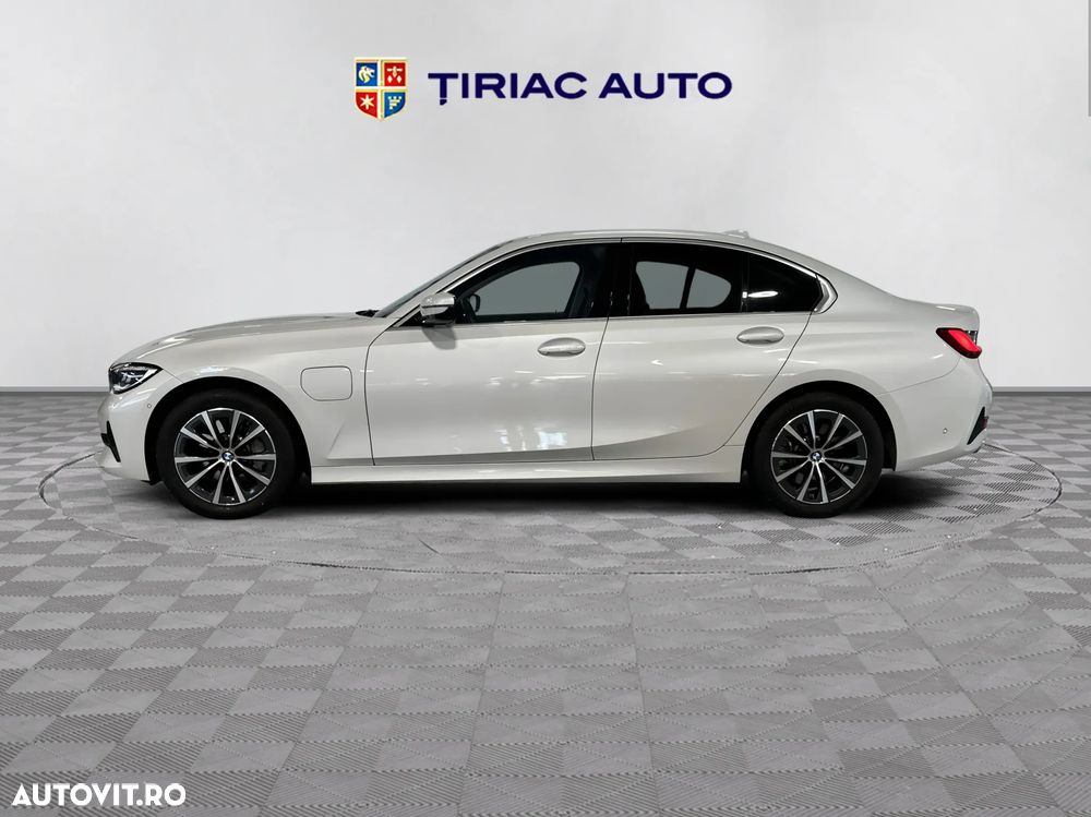 BMW Seria 3 330e Aut. - 2