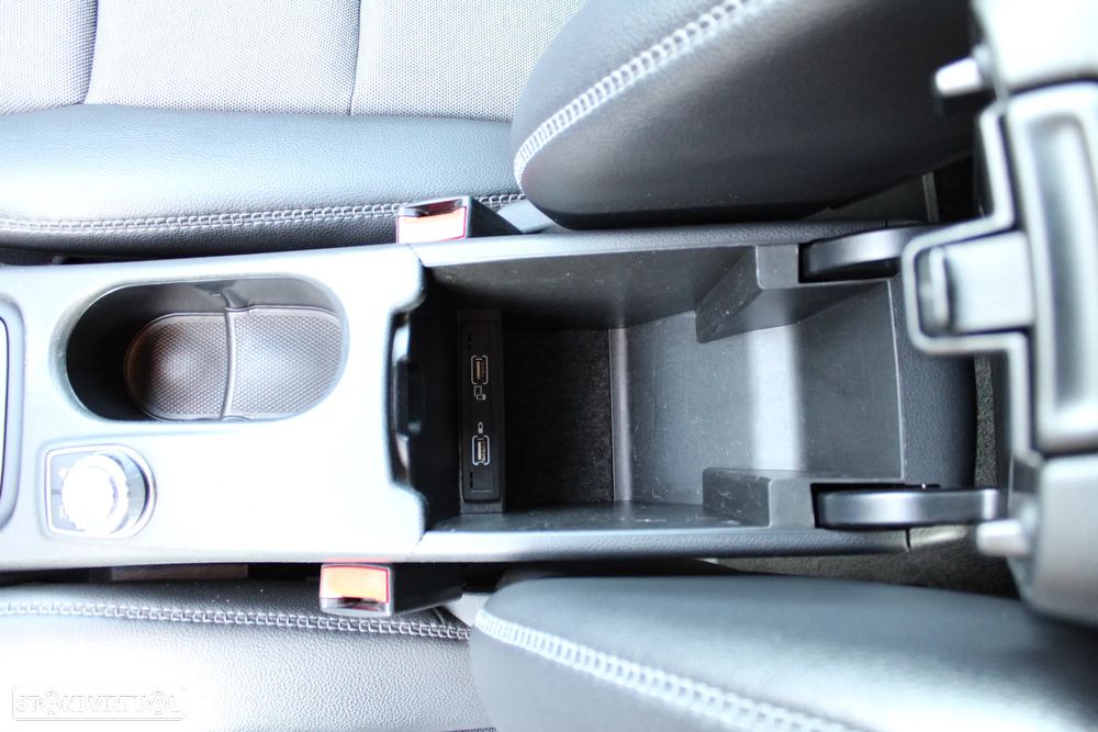 Mercedes-Benz GLA 180 d 7G-DCT Urban - 32