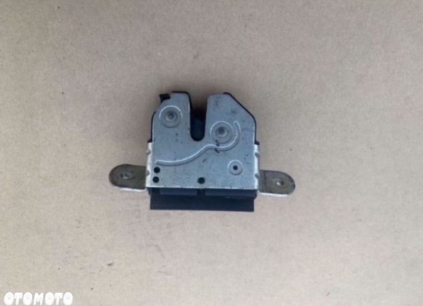 55701970 zamek tylnej klepy tył fiat 500