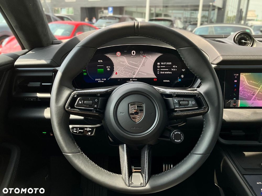 Porsche Macan - 24