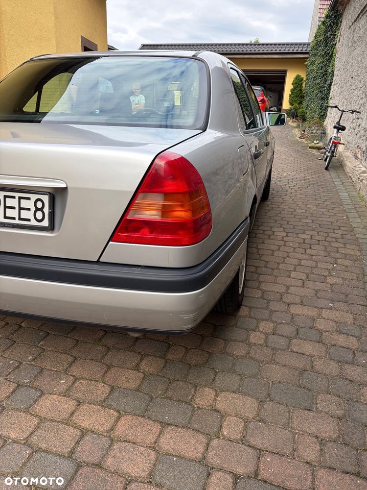 Mercedes-Benz Klasa C 180 Classic - 4