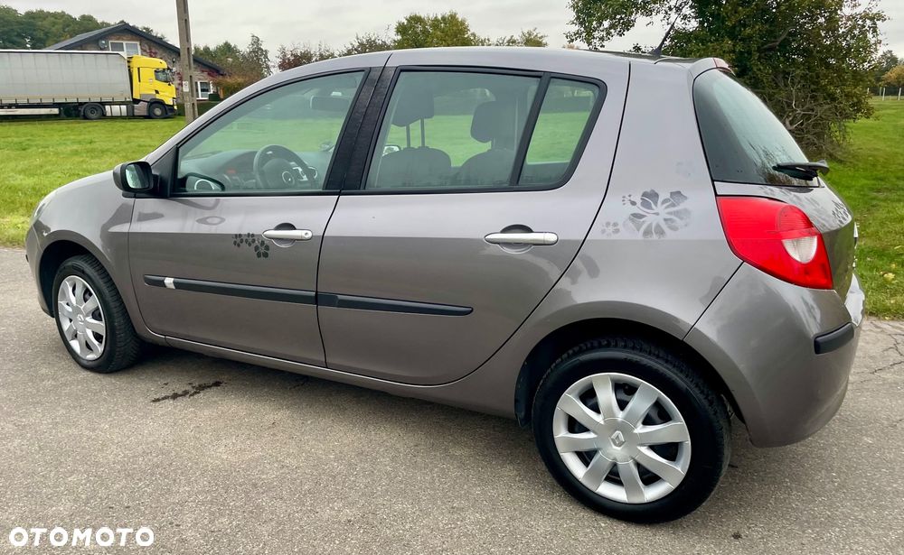 Renault Clio 1.2 16V Authentique - 13