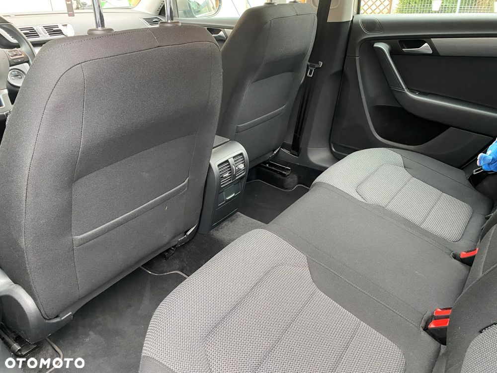 Volkswagen Passat - 10