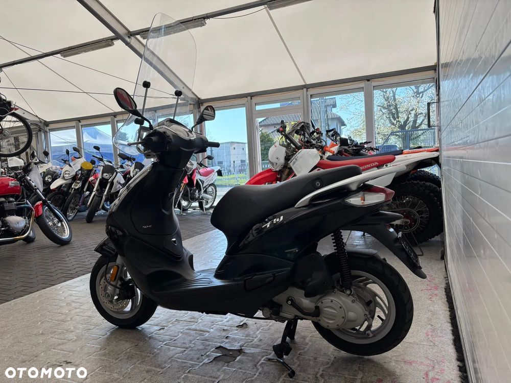 Piaggio FLY - 7
