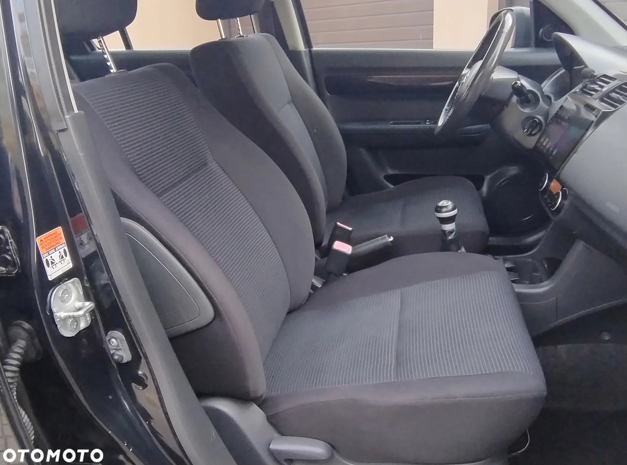 Suzuki Swift 1.3 Black and White - 26