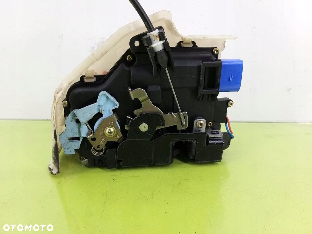 Zamek drzwi przód lewy VW Golf V 2003-2008 - 5