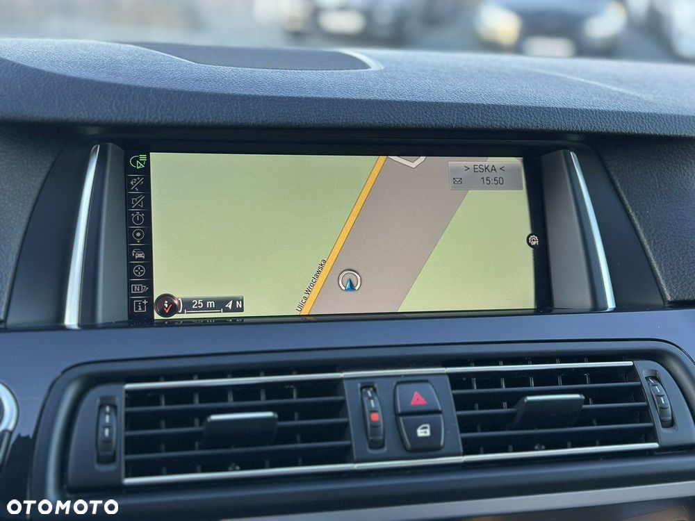 BMW Seria 5 528i xDrive - 26