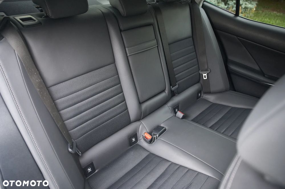 Lexus IS 200t / 300 F Sport - 25