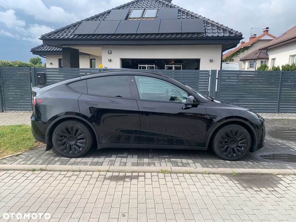 Tesla Model Y Long Range Dual Motor AWD - 4