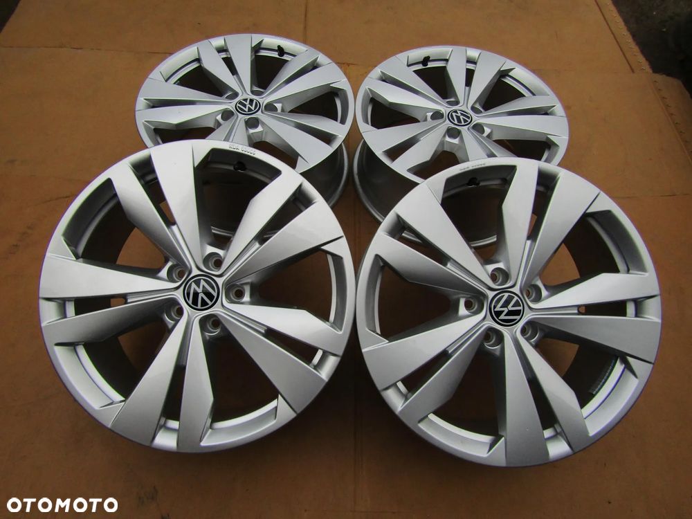 4x NOWE Felgi Aluminiowe 19 VW Passat B6 B7 B8 B9 ID4 Tiguan Arteon Golf V VI VII VIII 5 6 7 8 Taos T-ROC Skoda Karoq Kodiaq Enyaq Octavia III IV / MG HS / Seat Tarraco Leon Ateca Altea Audi A3 A4 A5 8 j 5x112 ET45 ET 45 piasta 57,1 mm - 11