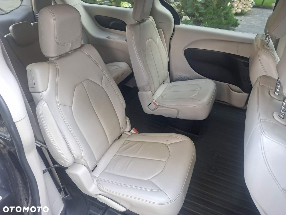 Chrysler Pacifica - 21