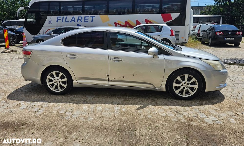 Toyota Avensis - 8