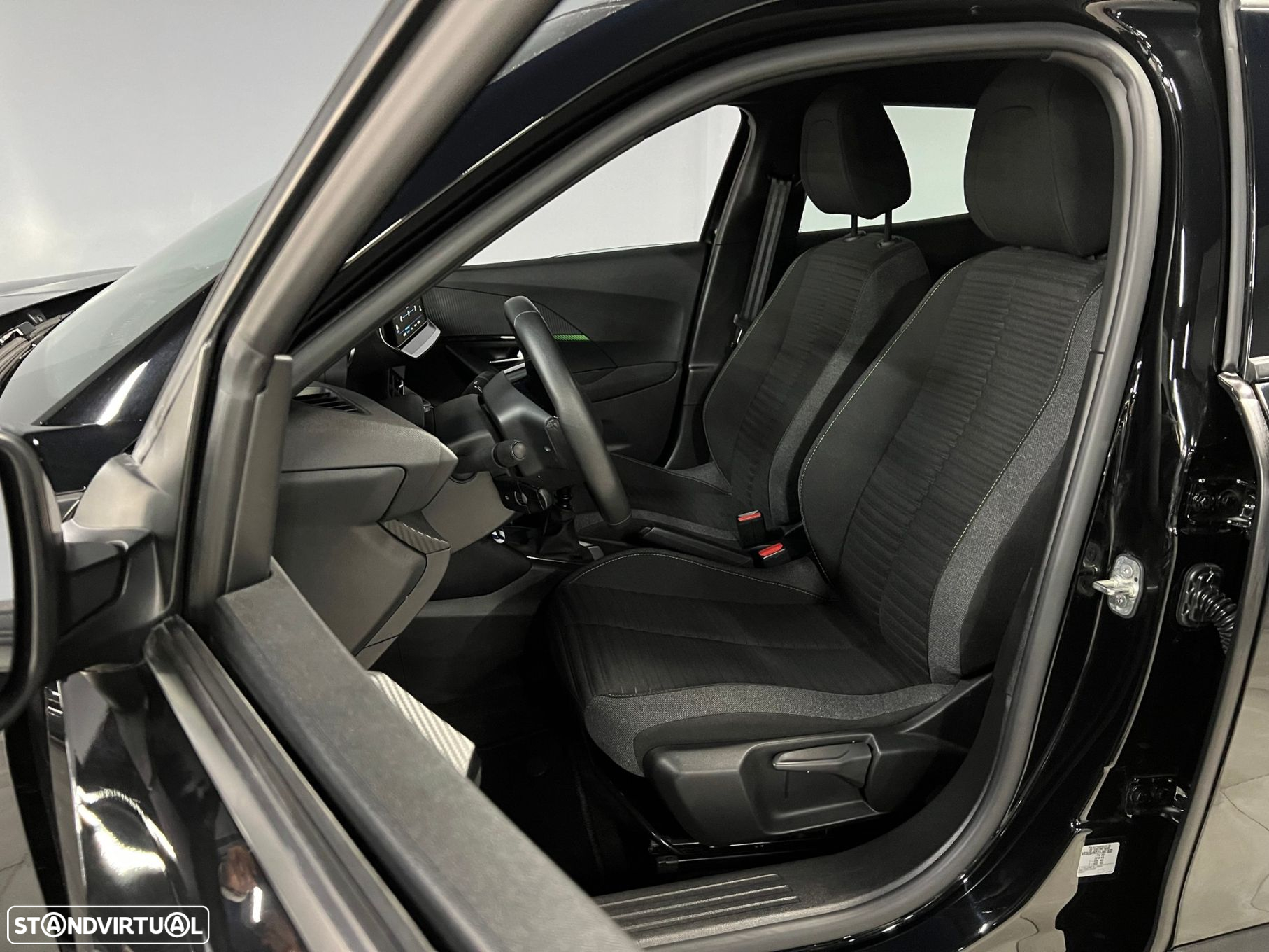 Peugeot 2008 1.2 PureTech Active Pack - 12