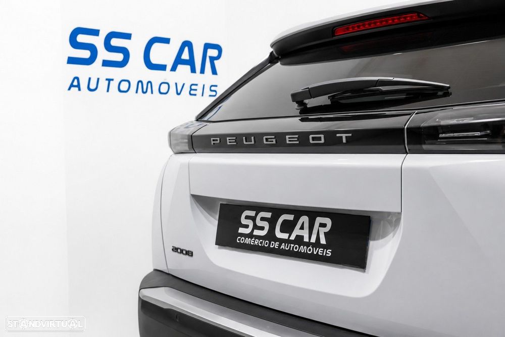 Peugeot 2008 1.2 PureTech Allure EAT8 - 9