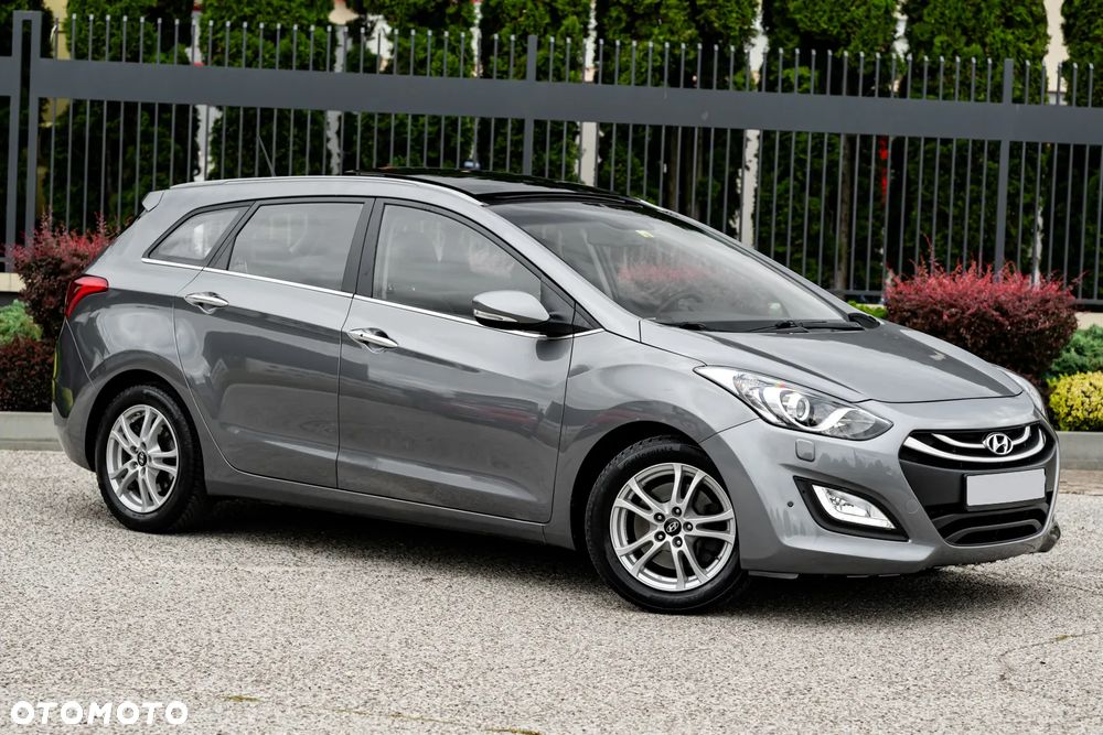 Hyundai i30 blue Kombi 1.6 GDi YES Silver - 16