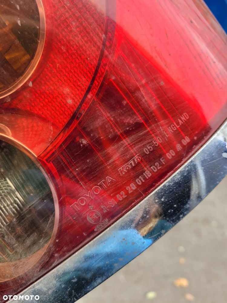 lampa tylna Toyota Avensis prawa - 3